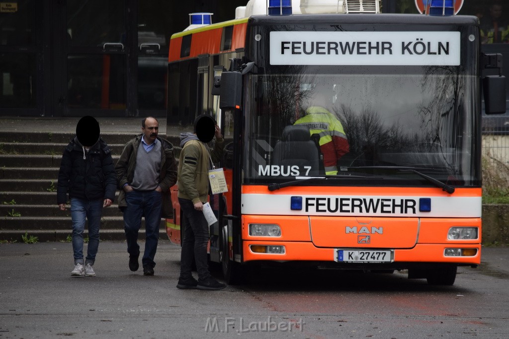 Einsatz BF Koeln Schule Burgwiesenstr Koeln Holweide P042.JPG - Miklos Laubert